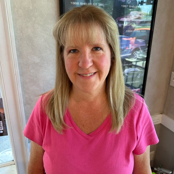 Meet your Posher, Anita - Picture 2 of 3